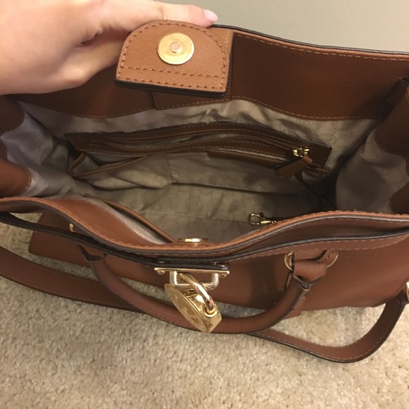 MICHAEL KORS Extra Large Tote - Picture 2 of 5